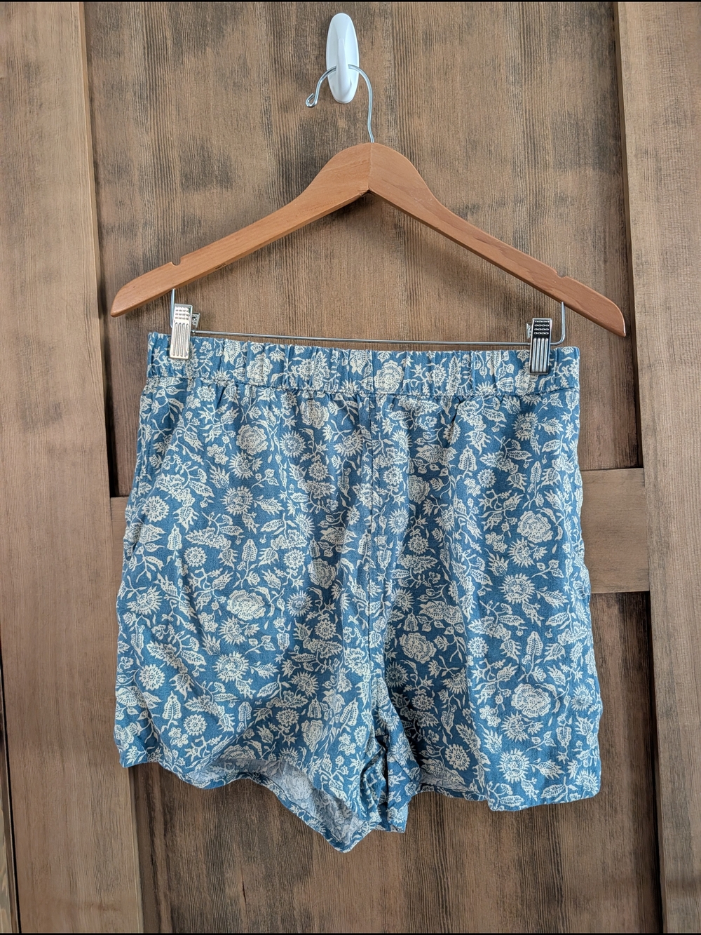 Universal Thread Blue Floral Pull-On Shorts